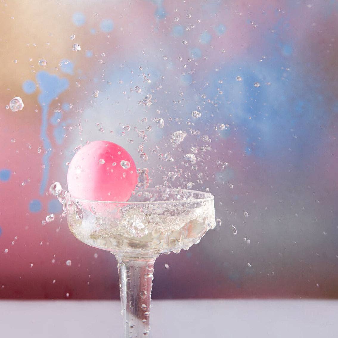 Prosecco Pong drikkespill med plastglass og rosa baller til utdrikningslag – bilde 6