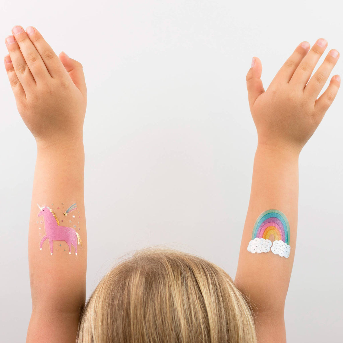 To midlertidige tatoveringer til godtepose til barnefest