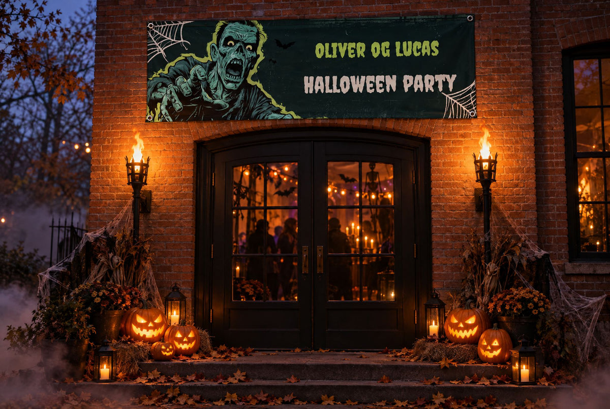 Personlig Halloween-banner hengt opp over inngangen til festen