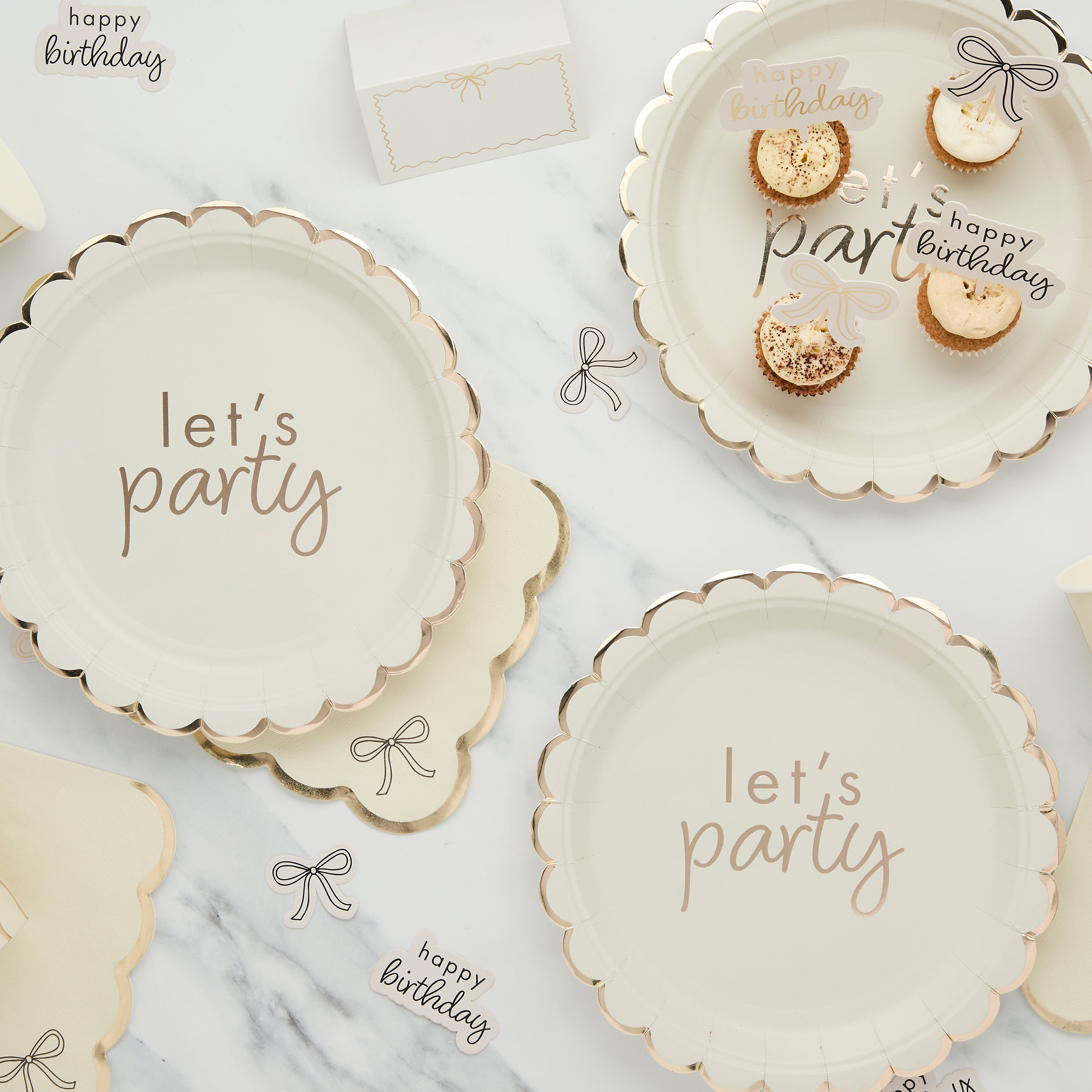 Papptallerkener «Let's Party» – 8 pk – brukt i festdekorasjon