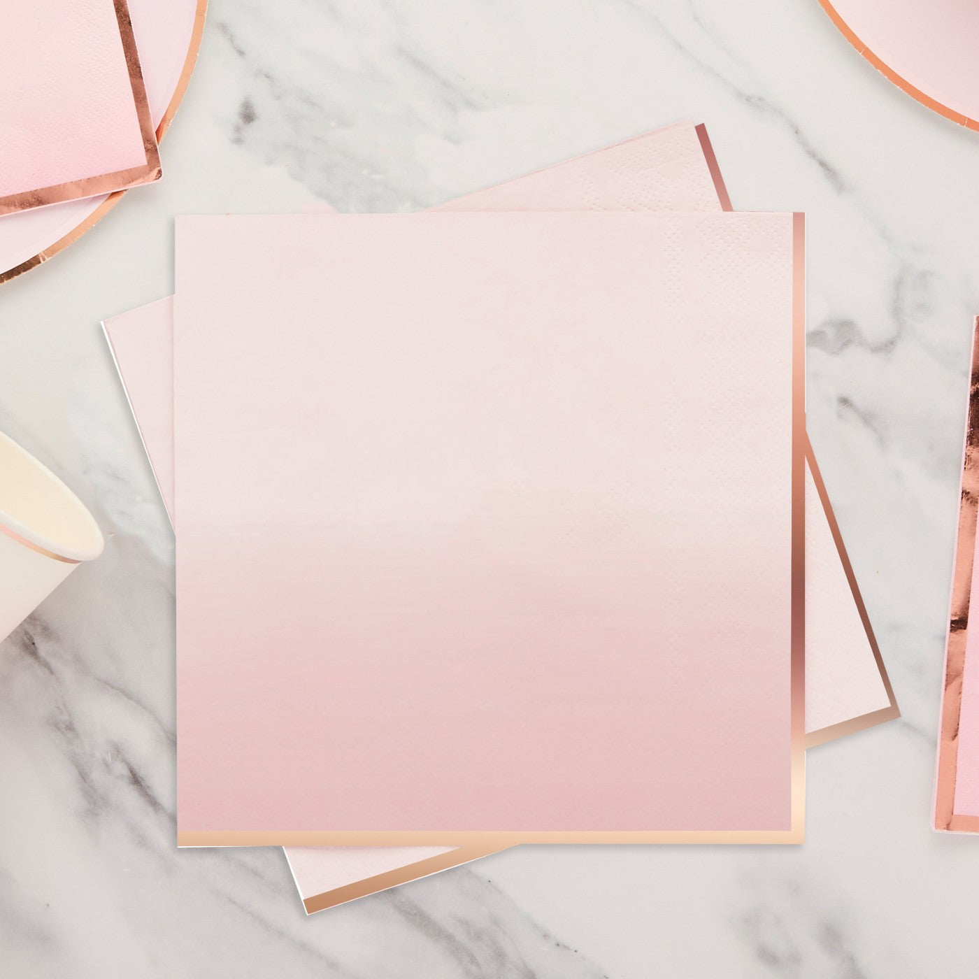 Servietter Og Ombre Rosegull Rosa – 16 pk – brukt i festdekorasjon