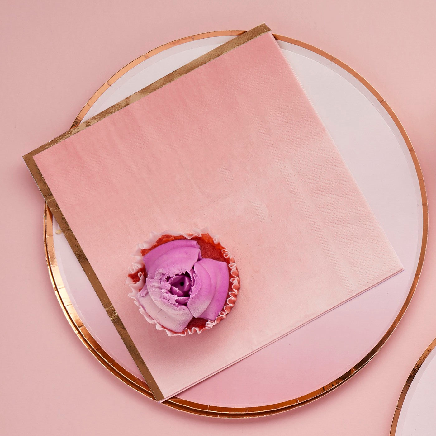 Servietter Og Ombre Rosegull Rosa – 16 pk – stemningsbilde fra fest