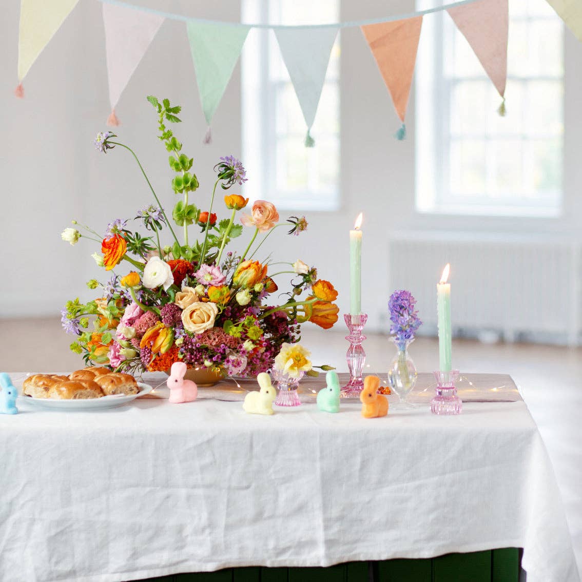 Vimpelrekke i rosa, blå og gul bomull til babyshower