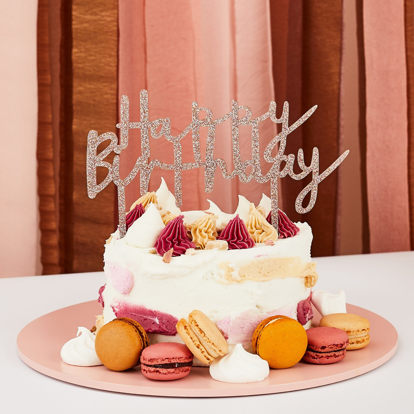 Kakepynt «Happy Birthday» Rosegull – stemningsbilde fra fest