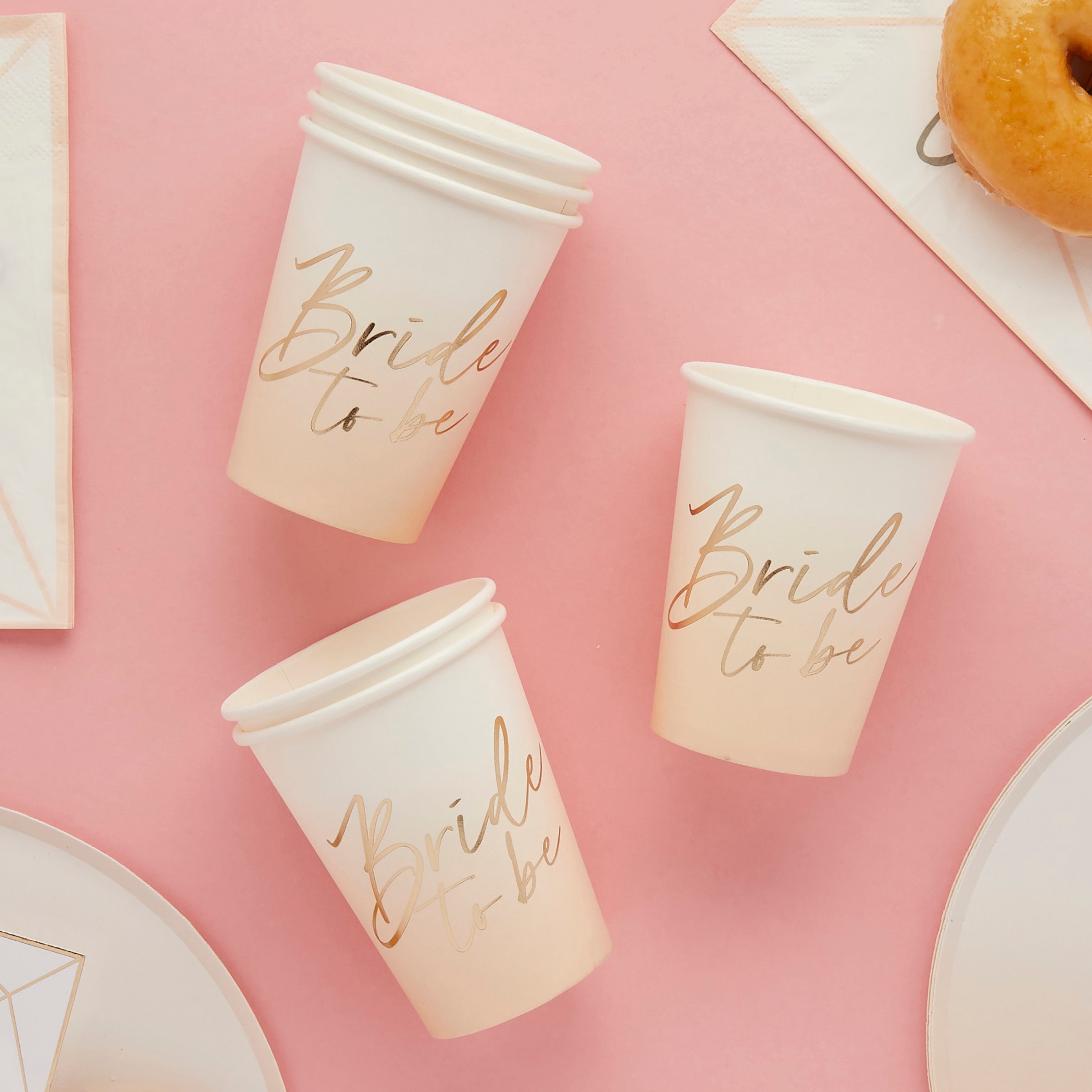 Papkopper «Bride To Be» – 8 pk – stemningsbilde fra fest