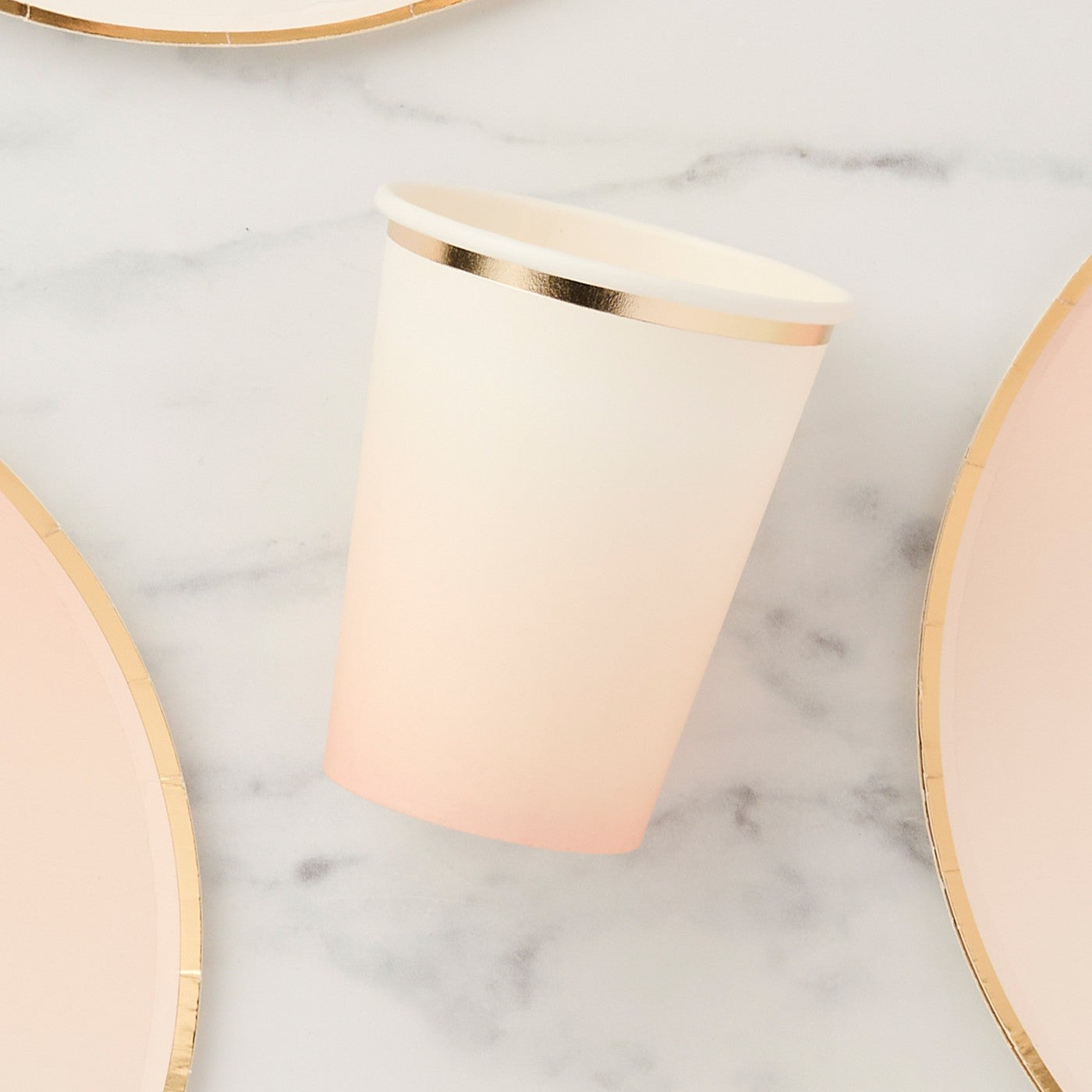 Papkopper Ombre Gull/Fersken – 8 pk – brukt i festdekorasjon
