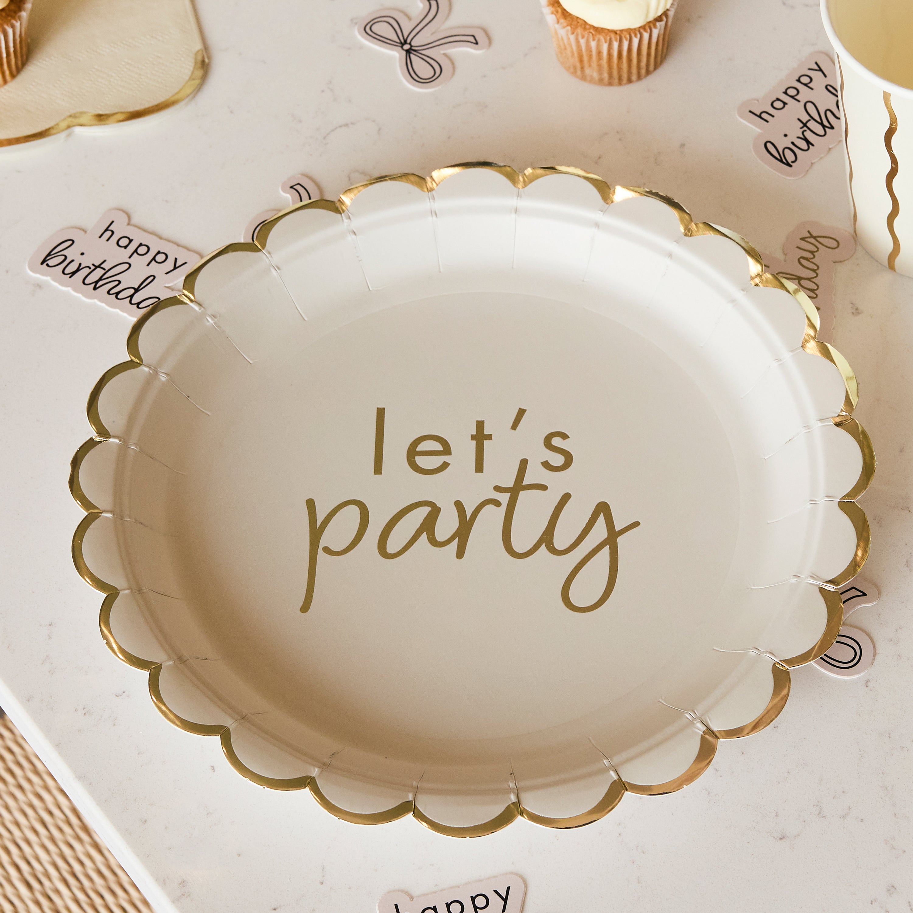 Papptallerkener «Let's Party» – 8 pk – stemningsbilde fra fest