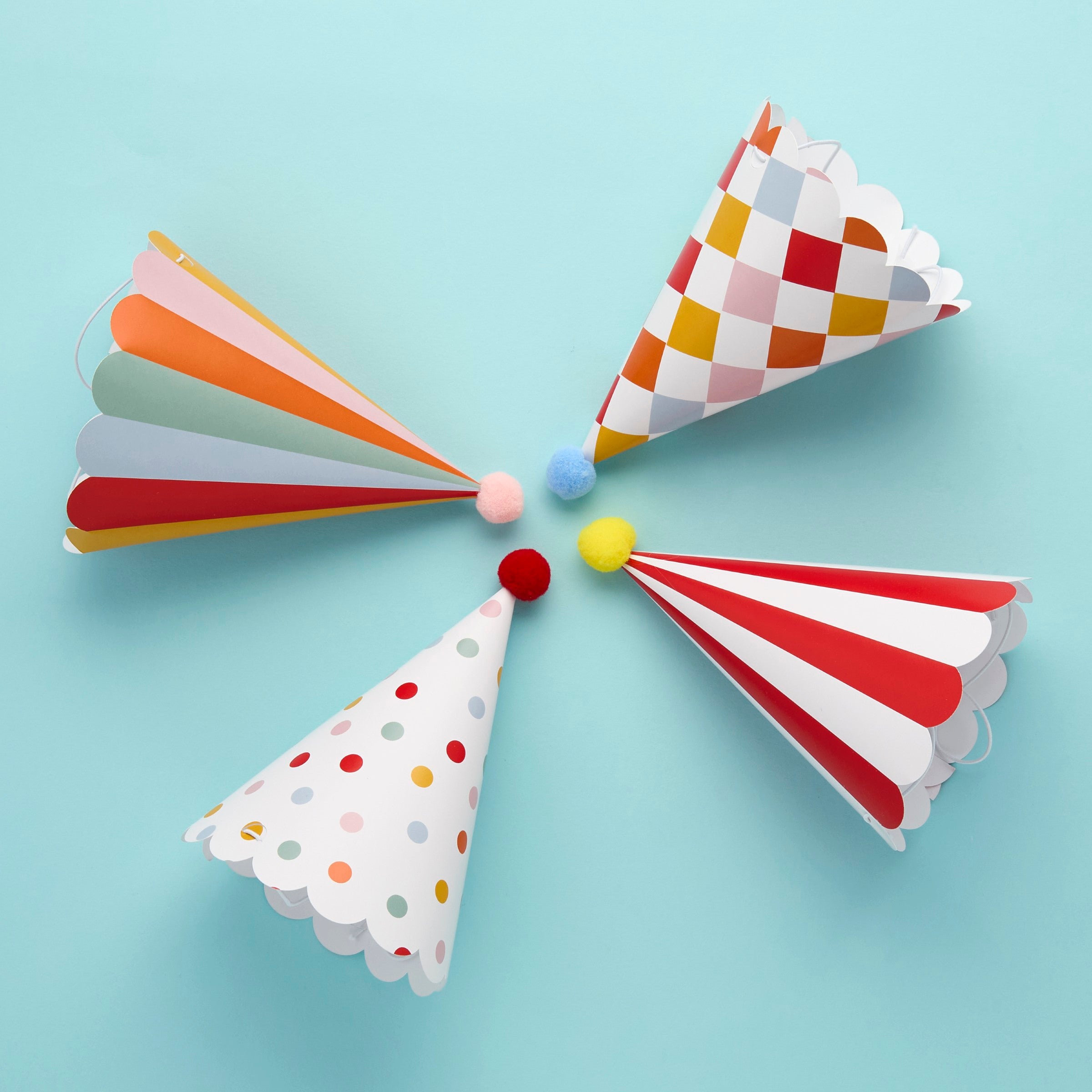 Partyhatter Sirkus – 8 pk – brukt i festdekorasjon
