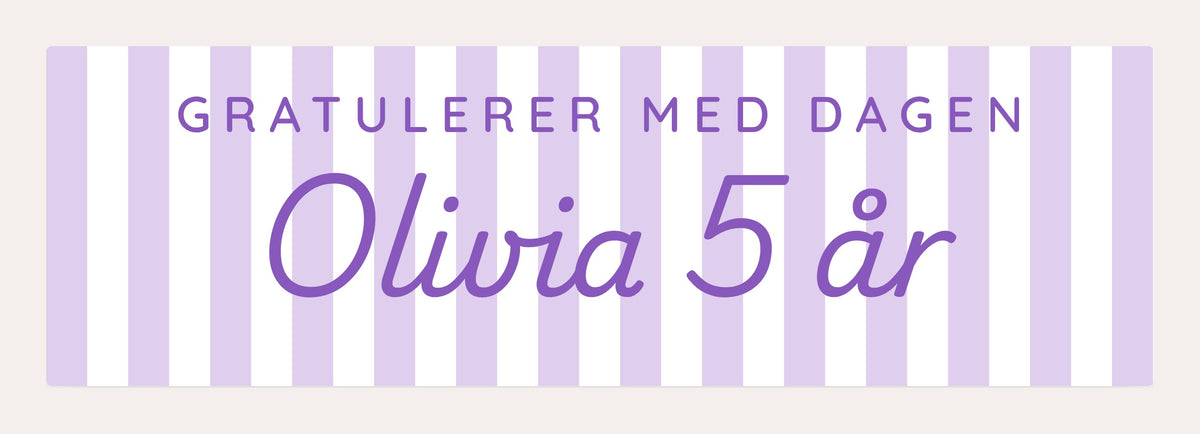 Personlig banner i lilla striper med navnet Olivia og alder
