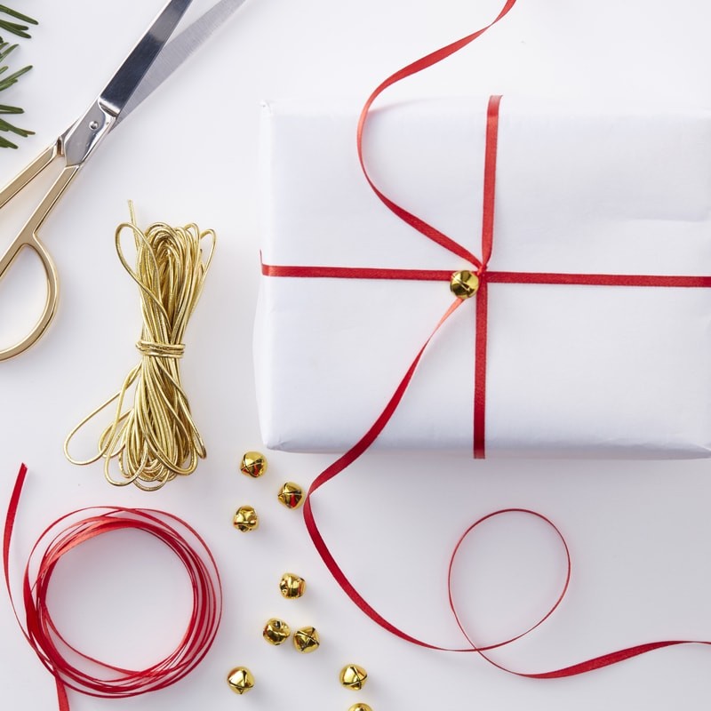 Merry and Bright Gaveinnpakning Sett med Bjeller